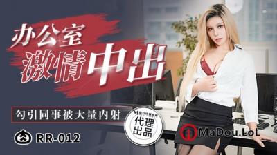 女人脱了精光让人摸网站-吉吉电影完整无删减版